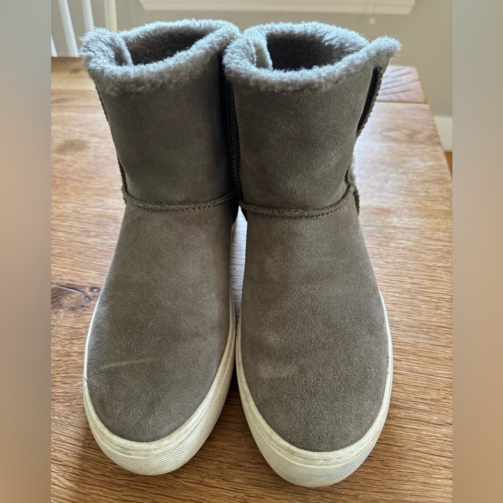 Ugg sneaker boots, size 7 1/2